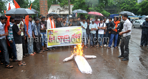 SRS protest13aug4 3